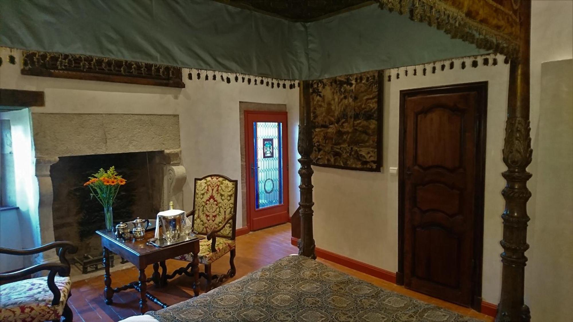 Chateau La Servayrie - Chambre D'Hotes Marcillac-Vallon Номер фото